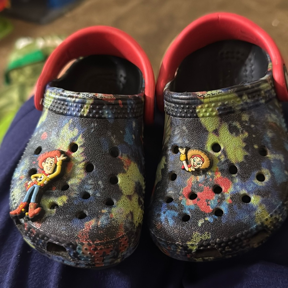 Tye dyed crocs 5c